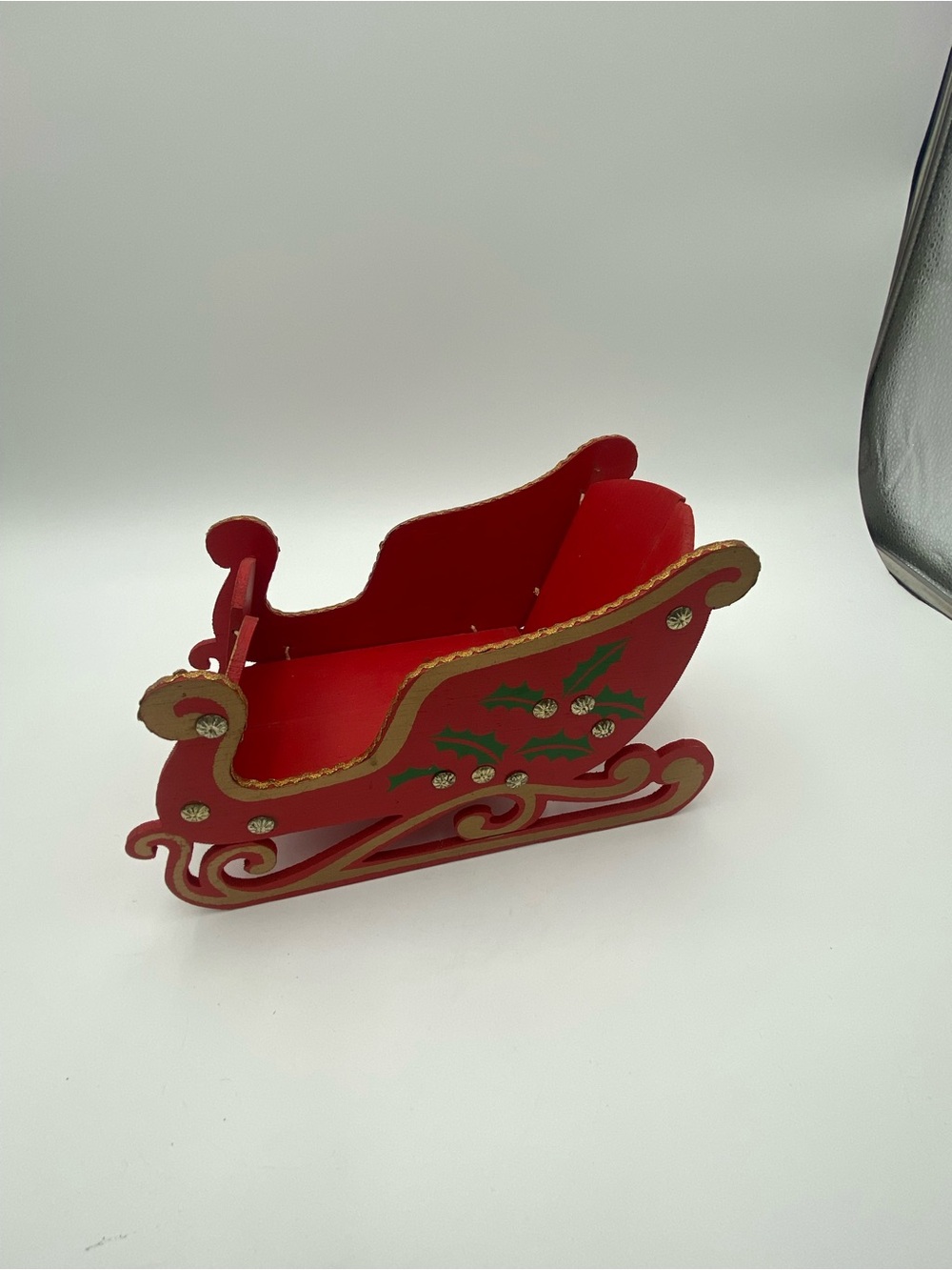 Red & Gold Sleigh Holiday Decor